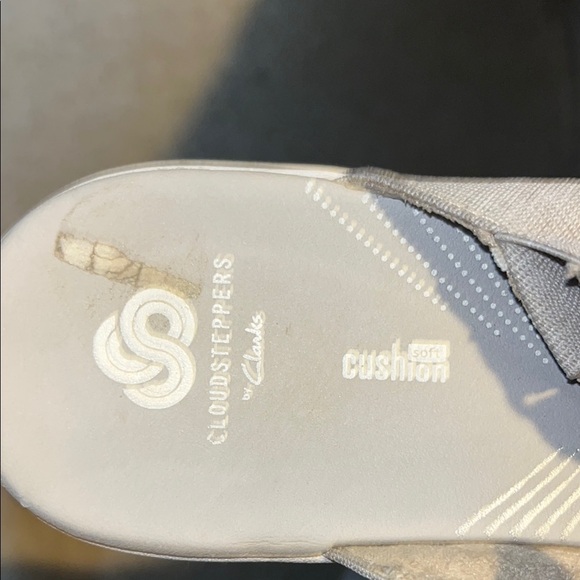 Clarks Women's Gray Sandals Size 8 - Picture 7 of 10